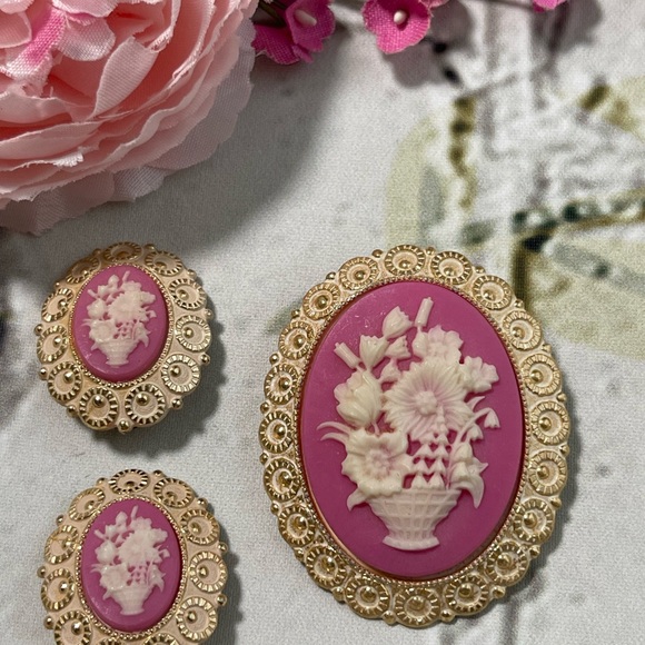 Western Germany Flower Bouquet Cameo brooch set - Picture 2 of 3